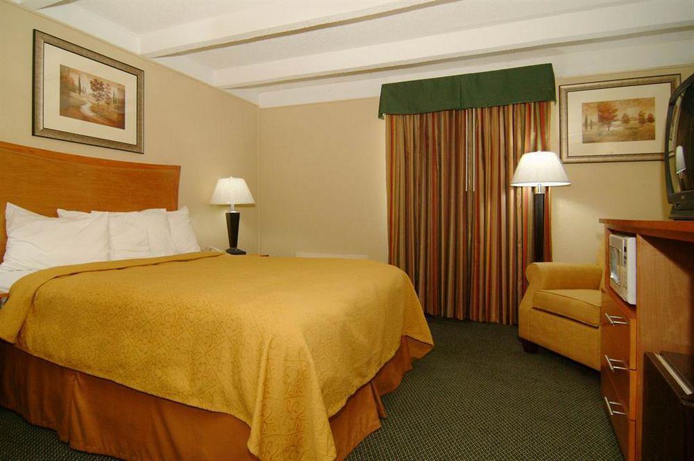 Quality Inn & Suites Near I-480 And I-29 Council Bluffs Kültér fotó
