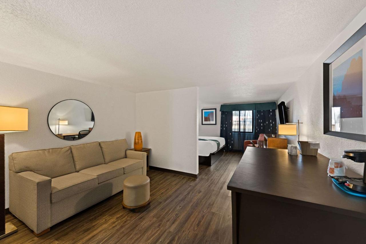 Quality Inn & Suites Near I-480 And I-29 Council Bluffs Kültér fotó