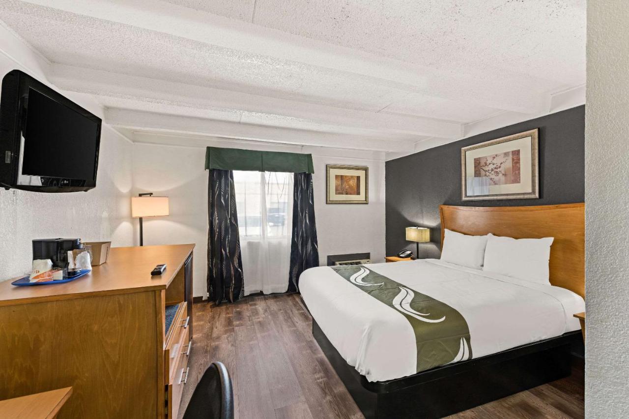 Quality Inn & Suites Near I-480 And I-29 Council Bluffs Kültér fotó