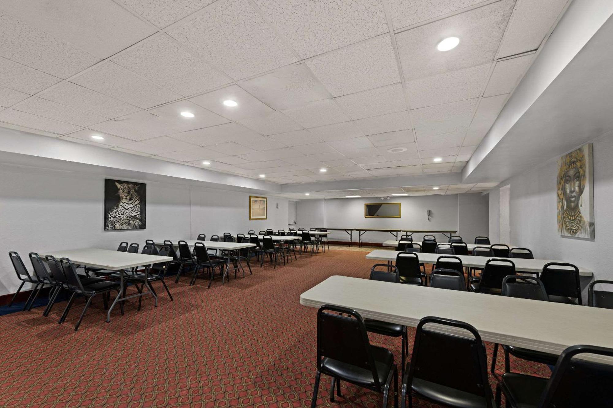 Quality Inn & Suites Near I-480 And I-29 Council Bluffs Kültér fotó