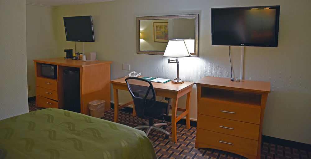Quality Inn & Suites Near I-480 And I-29 Council Bluffs Kültér fotó