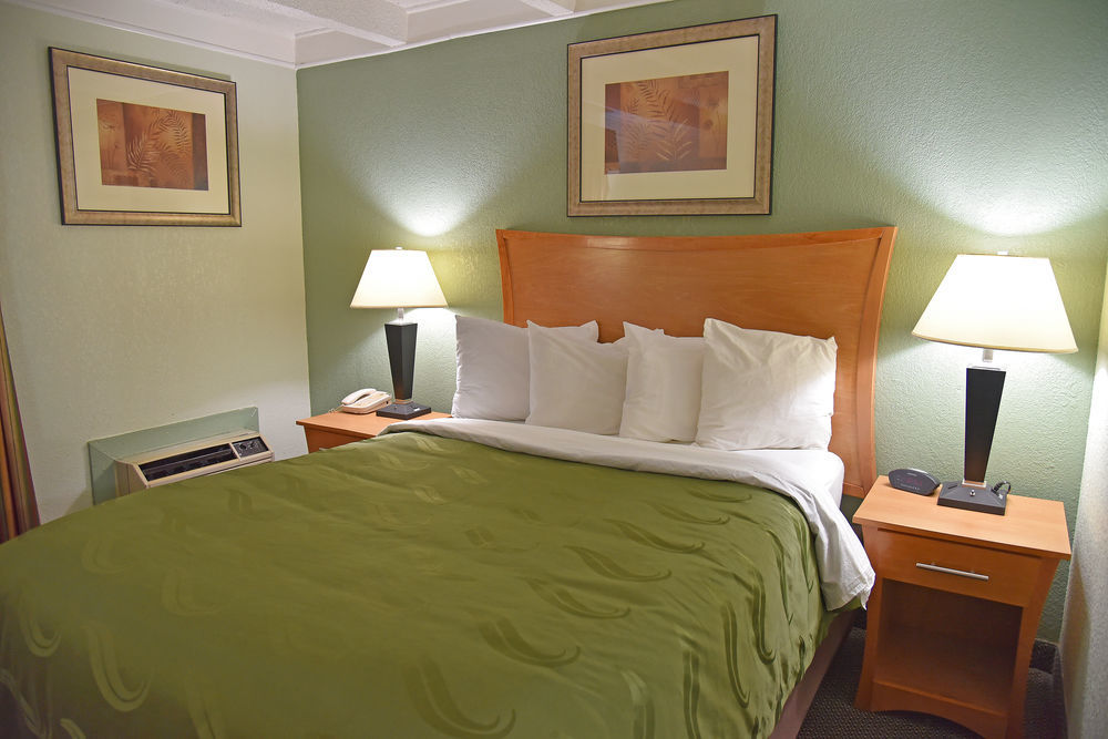 Quality Inn & Suites Near I-480 And I-29 Council Bluffs Kültér fotó